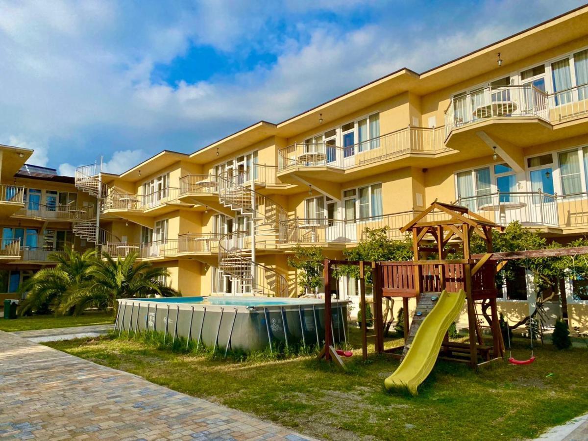 Alakhadze Mini Hotel Diva מראה חיצוני תמונה